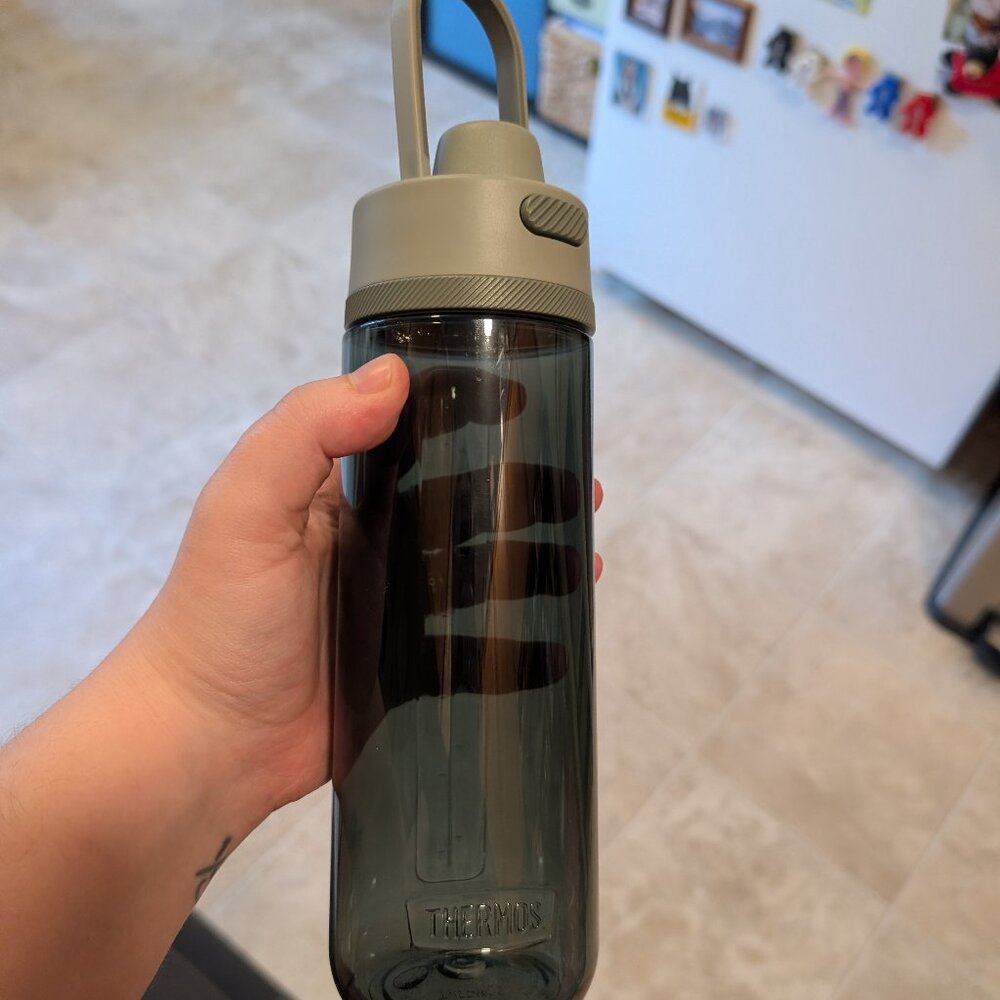 Thermos 24 oz Alta Series Plastic Water Bottle‎